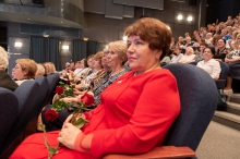 Торжественная церемония награждения педагогов в Саровском драматическом театре. 26.09.2023_45